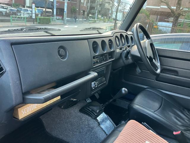 ジムニー ＸＢ　リフトアップ　社外足廻り　社外前後バンパー　スキッドプレート　社外マフラー　社外アルミホイール　レザー調シートカバー　ＣＤ　４ＷＤ　５速ミッション車　タイミングベルト交換済　車検令和９年１２月（16枚目）