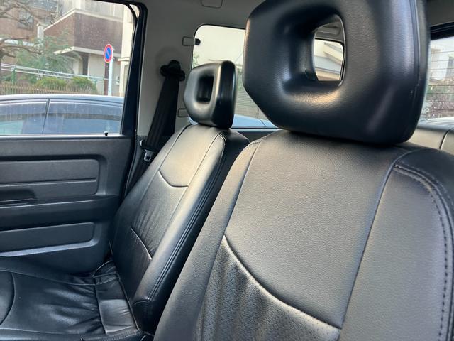 ジムニー ＸＢ　リフトアップ　社外足廻り　社外前後バンパー　スキッドプレート　社外マフラー　社外アルミホイール　レザー調シートカバー　ＣＤ　４ＷＤ　５速ミッション車　タイミングベルト交換済　車検令和９年１２月（17枚目）