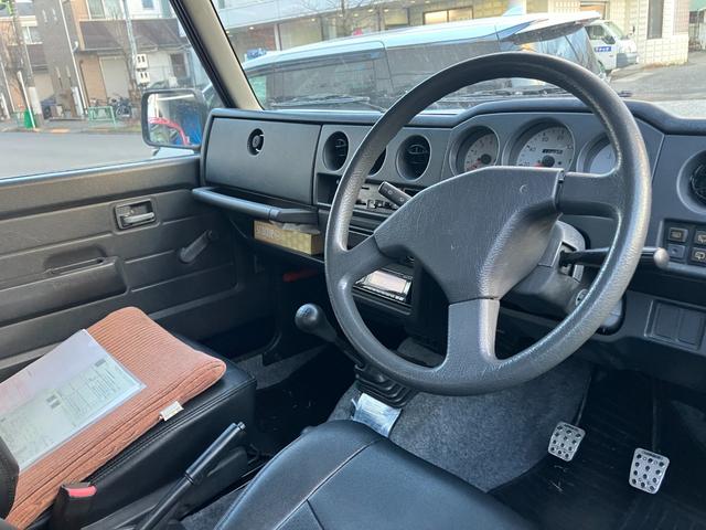 ジムニー ＸＢ　リフトアップ　社外足廻り　社外前後バンパー　スキッドプレート　社外マフラー　社外アルミホイール　レザー調シートカバー　ＣＤ　４ＷＤ　５速ミッション車　タイミングベルト交換済　車検令和９年１２月（20枚目）