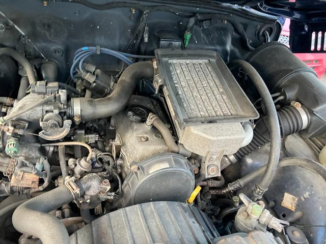 ジムニー ＸＢ　リフトアップ　社外足廻り　社外前後バンパー　スキッドプレート　社外マフラー　社外アルミホイール　レザー調シートカバー　ＣＤ　４ＷＤ　５速ミッション車　タイミングベルト交換済　車検令和９年１２月（27枚目）