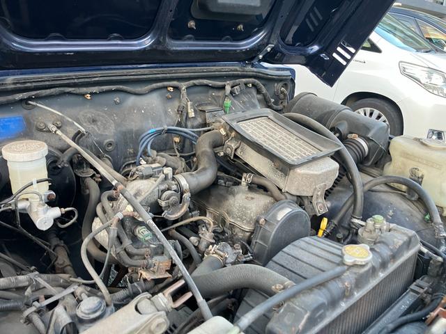 ジムニー ＸＢ　リフトアップ　社外足廻り　社外前後バンパー　スキッドプレート　社外マフラー　社外アルミホイール　レザー調シートカバー　ＣＤ　４ＷＤ　５速ミッション車　タイミングベルト交換済　車検令和９年１２月（28枚目）