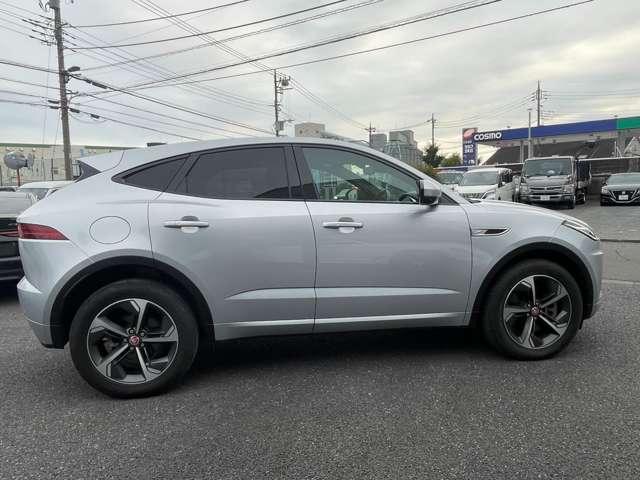 Ｅペイス Ｒ‐ダイナミック　Ｓ　Ｄ２００　ディーゼルターボ　４ＷＤ　純正ナビ　全周囲カメラ　黒革シート　ＬＥＤヘッドライト　ＥＴＣ　パワーバックドア　ブラインドスポットモニター　デジタルインナーミラー　パワーシート（6枚目）