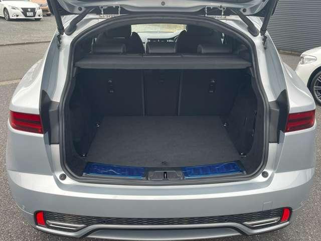 Ｅペイス Ｒ‐ダイナミック　Ｓ　Ｄ２００　ディーゼルターボ　４ＷＤ　純正ナビ　全周囲カメラ　黒革シート　ＬＥＤヘッドライト　ＥＴＣ　パワーバックドア　ブラインドスポットモニター　デジタルインナーミラー　パワーシート（10枚目）