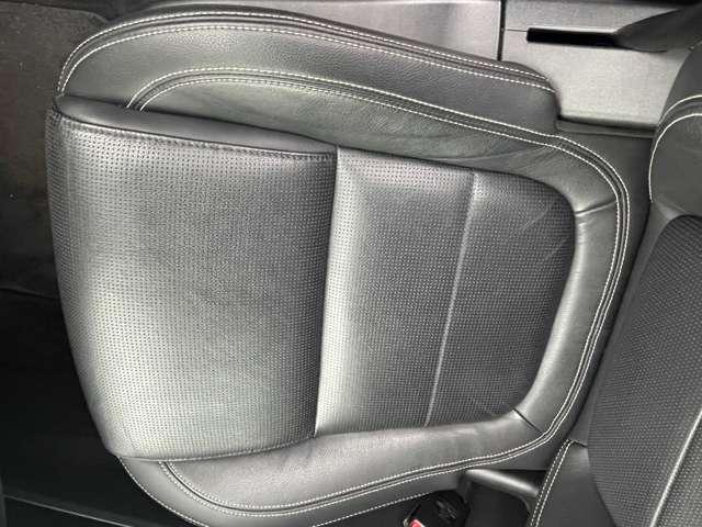 Ｅペイス Ｒ‐ダイナミック　Ｓ　Ｄ２００　ディーゼルターボ　４ＷＤ　純正ナビ　全周囲カメラ　黒革シート　ＬＥＤヘッドライト　ＥＴＣ　パワーバックドア　ブラインドスポットモニター　デジタルインナーミラー　パワーシート（12枚目）