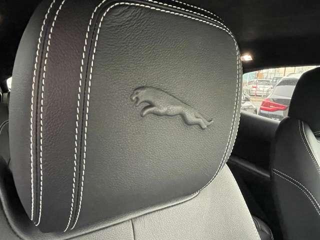 Ｅペイス Ｒ‐ダイナミック　Ｓ　Ｄ２００　ディーゼルターボ　４ＷＤ　純正ナビ　全周囲カメラ　黒革シート　ＬＥＤヘッドライト　ＥＴＣ　パワーバックドア　ブラインドスポットモニター　デジタルインナーミラー　パワーシート（13枚目）