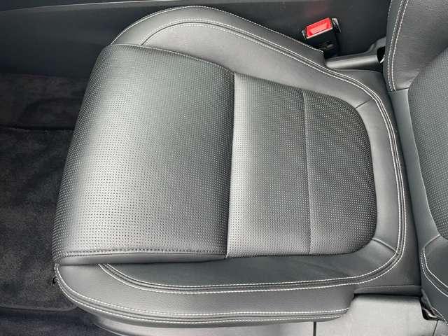 Ｅペイス Ｒ‐ダイナミック　Ｓ　Ｄ２００　ディーゼルターボ　４ＷＤ　純正ナビ　全周囲カメラ　黒革シート　ＬＥＤヘッドライト　ＥＴＣ　パワーバックドア　ブラインドスポットモニター　デジタルインナーミラー　パワーシート（15枚目）