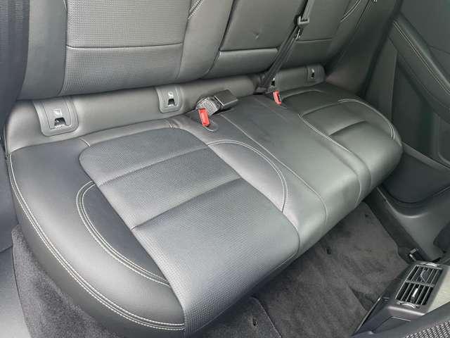 Ｅペイス Ｒ‐ダイナミック　Ｓ　Ｄ２００　ディーゼルターボ　４ＷＤ　純正ナビ　全周囲カメラ　黒革シート　ＬＥＤヘッドライト　ＥＴＣ　パワーバックドア　ブラインドスポットモニター　デジタルインナーミラー　パワーシート（17枚目）