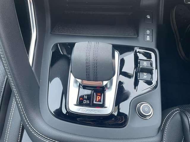 Ｅペイス Ｒ‐ダイナミック　Ｓ　Ｄ２００　ディーゼルターボ　４ＷＤ　純正ナビ　全周囲カメラ　黒革シート　ＬＥＤヘッドライト　ＥＴＣ　パワーバックドア　ブラインドスポットモニター　デジタルインナーミラー　パワーシート（33枚目）