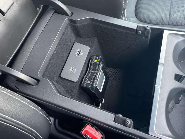 Ｅペイス Ｒ‐ダイナミック　Ｓ　Ｄ２００　ディーゼルターボ　４ＷＤ　純正ナビ　全周囲カメラ　黒革シート　ＬＥＤヘッドライト　ＥＴＣ　パワーバックドア　ブラインドスポットモニター　デジタルインナーミラー　パワーシート（36枚目）