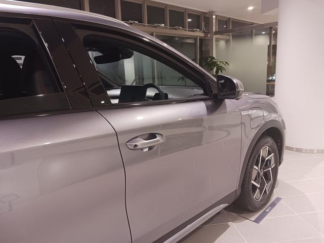 ＡＴＴＯ　３ ベースグレード　試乗車　走行２００キロ　パノラマＳＲ　ＡＤＡＳ　レザーシート　ＥＴＣ　アラウンドビューモニター　レーンキープアシスト　アダプティブクルーズコントロール　１２．８インチスクリーン（6枚目）