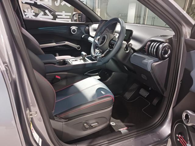 ＡＴＴＯ　３ ベースグレード　試乗車　走行２００キロ　パノラマＳＲ　ＡＤＡＳ　レザーシート　ＥＴＣ　アラウンドビューモニター　レーンキープアシスト　アダプティブクルーズコントロール　１２．８インチスクリーン（18枚目）