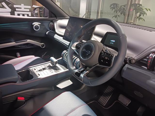 ＡＴＴＯ　３ ベースグレード　試乗車　走行２００キロ　パノラマＳＲ　ＡＤＡＳ　レザーシート　ＥＴＣ　アラウンドビューモニター　レーンキープアシスト　アダプティブクルーズコントロール　１２．８インチスクリーン（19枚目）