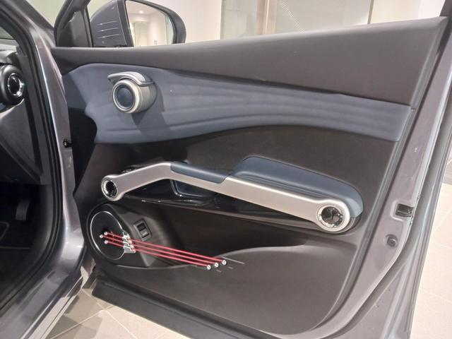 ＡＴＴＯ　３ ベースグレード　試乗車　走行２００キロ　パノラマＳＲ　ＡＤＡＳ　レザーシート　ＥＴＣ　アラウンドビューモニター　レーンキープアシスト　アダプティブクルーズコントロール　１２．８インチスクリーン（25枚目）