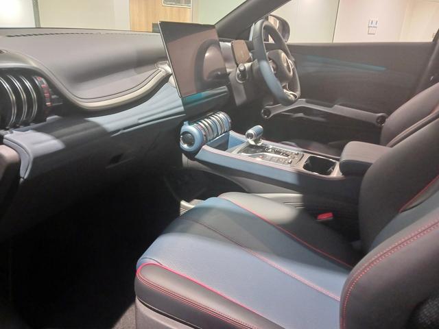 ＡＴＴＯ　３ ベースグレード　試乗車　走行２００キロ　パノラマＳＲ　ＡＤＡＳ　レザーシート　ＥＴＣ　アラウンドビューモニター　レーンキープアシスト　アダプティブクルーズコントロール　１２．８インチスクリーン（27枚目）