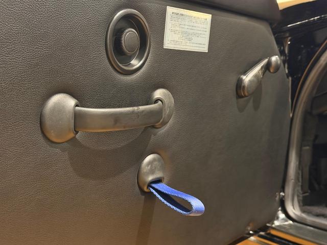 �h�A�m�u�̑���ɍ̗p���ꂽ�v���X�g���b�v�B�P�O��������邽�߂́A�q�r���ے����郌�[�V���O�����B