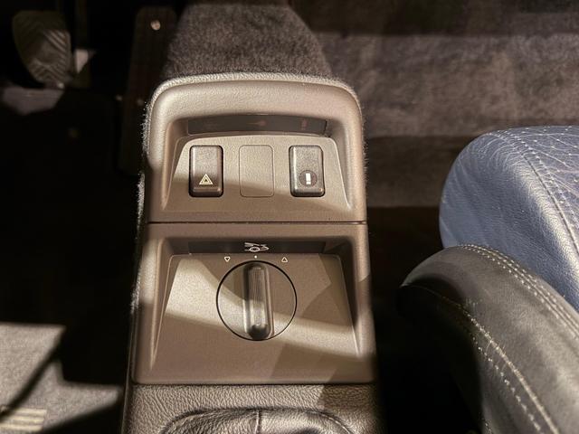 �@�\�����ŗD�悵�����C�A�E�g���A�����ȑ���̐��E�ւƗU���B