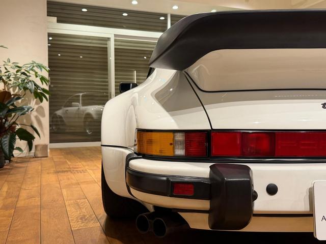 ９１１ ９３０ターボ　８８年式／　空冷３．３Ｌターボ　／　４速ＭＴ　／ヨーロッパ新車並行／　ターボウィング　／　フックス１６インチアロイＡＷ　／ブラックレザーインテリア　／　詳細整備記録（10枚目）