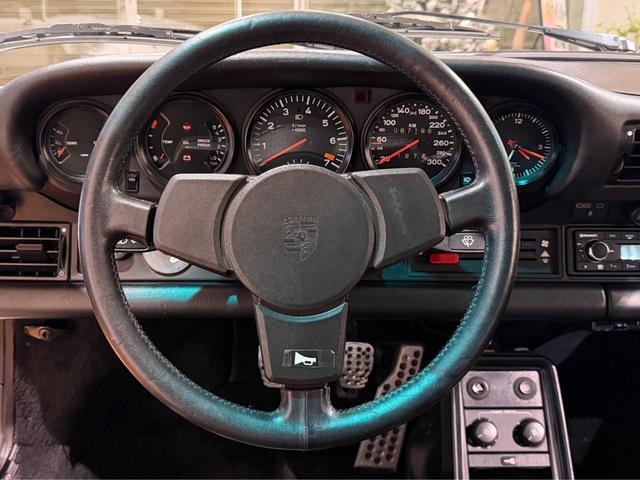 ９１１ ９３０ターボ　８８年式／　空冷３．３Ｌターボ　／　４速ＭＴ　／ヨーロッパ新車並行／　ターボウィング　／　フックス１６インチアロイＡＷ　／ブラックレザーインテリア　／　詳細整備記録（26枚目）