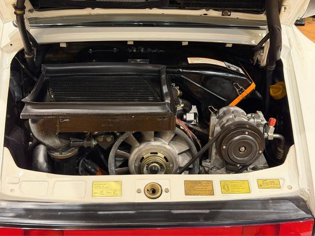 ９１１ ９３０ターボ　８８年式／　空冷３．３Ｌターボ　／　４速ＭＴ　／ヨーロッパ新車並行／　ターボウィング　／　フックス１６インチアロイＡＷ　／ブラックレザーインテリア　／　詳細整備記録（36枚目）