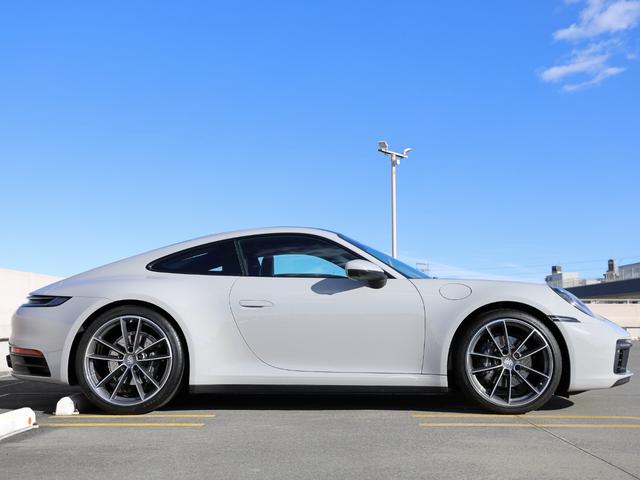 ９１１ ９１１カレラ　スポーツクロノＰＫＧ／マットカーボンインテリアＰＫＧ／トラフィックジャムアシスト付ＡＣＣ／サンルーフ／マトリックスＬＥＤヘッドライト／エクスクルーシブテール／スポーツテールパイプ／ＢＯＳＥサウンド（9枚目）