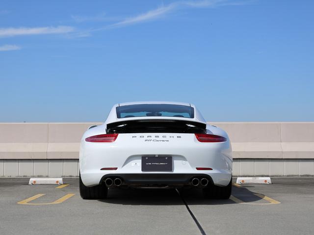 ９１１ ９１１カレラ　スポーツクロノＰＫＧ／スポーツエグゾースト／スポーツデザインステアリング／パワステプラス／ＰＤＬＳ／ＰＡＳＭ／電動ドアミラー／シートヒーター／２０インチカレラＳホイールプラチナ塗装（シルクグロス）（25枚目）