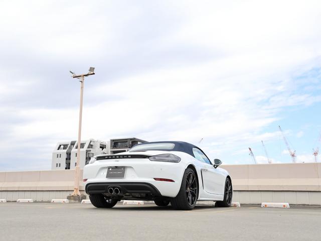 718ボクスター 718ボクスター スポーツクロノPKG/スポーツエグゾースト/電動ドアミラー/パークアシスト(リバーシングカメラ付き)/20インチカレラSホイール/オートエアコン/シートヒーター/ヒーテッドステアリング/パワステプラス(24枚目)