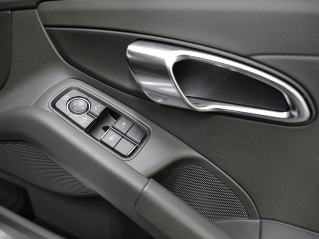 718ボクスター 718ボクスター スポーツクロノPKG/スポーツエグゾースト/電動ドアミラー/パークアシスト(リバーシングカメラ付き)/20インチカレラSホイール/オートエアコン/シートヒーター/ヒーテッドステアリング/パワステプラス(57枚目)
