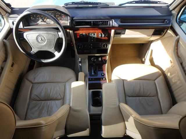 Ｇクラス Ｇ３２０ショートボディ　ディーラー車　希少色ベリルメタリック（8枚目）