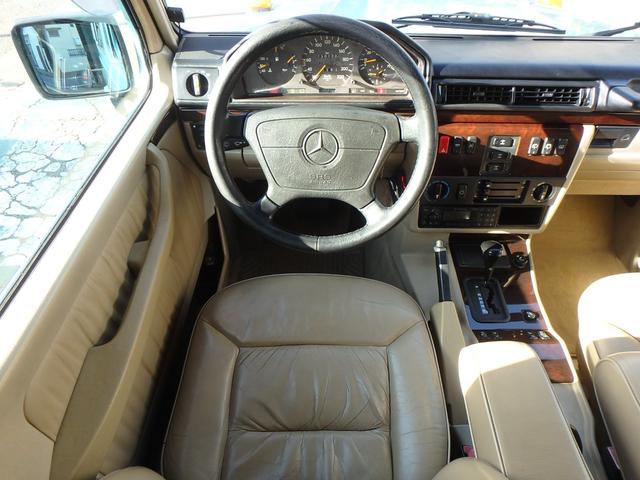 Ｇクラス Ｇ３２０ショートボディ　ディーラー車　希少色ベリルメタリック（9枚目）