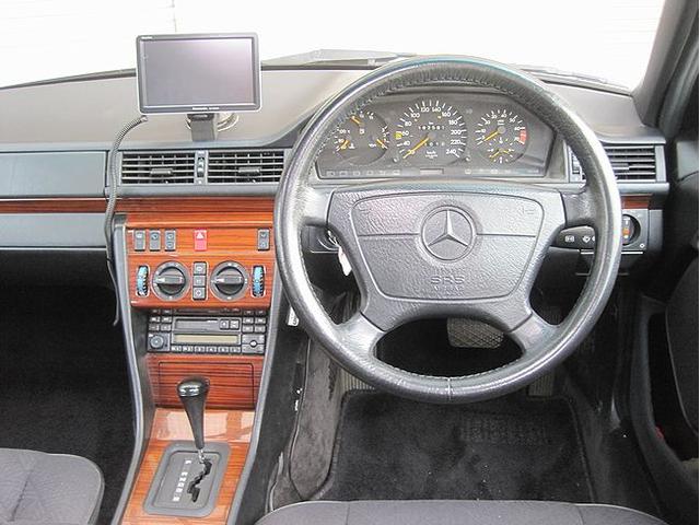 Ｅクラスステーションワゴン Ｅ２２０ステーションワゴン（4枚目）