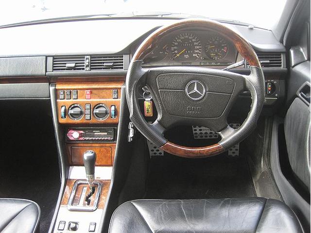 Eクラスステーションワゴン E320ステーションワゴン AMGスタイル!ATO/H済み!(4枚目)