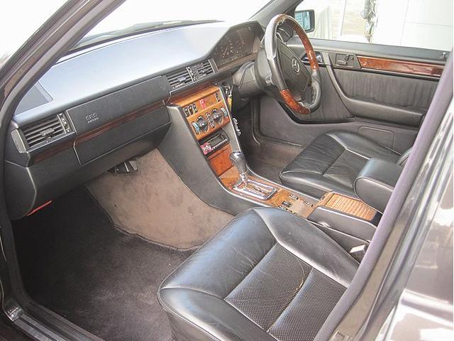 Eクラスステーションワゴン E320ステーションワゴン AMGスタイル!ATO/H済み!(9枚目)