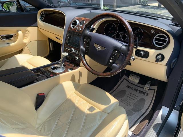 コンチネンタル ＧＴ　Ｍｕｌｌｉｎｅｒ　ＡＷＤ　右Ｈ　２０インチホイール　ダイヤモンドキルティング　ベントレーエンブレム刺繍　ローレットシフター　スポーツフットペダル（11枚目）