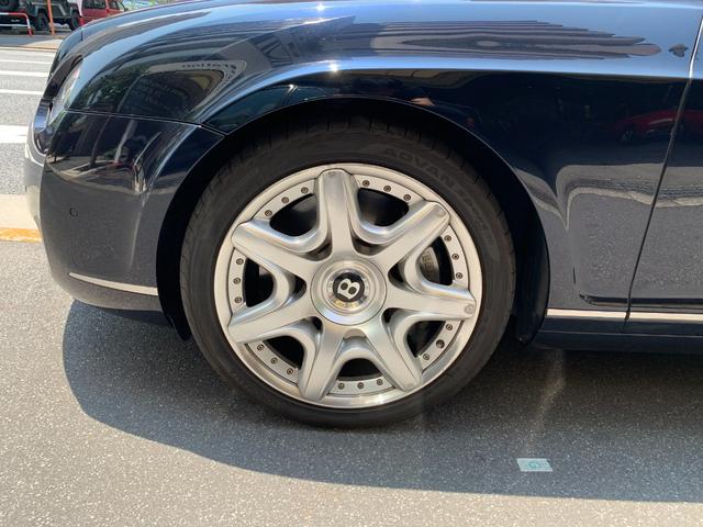 コンチネンタル ＧＴ　Ｍｕｌｌｉｎｅｒ　ＡＷＤ　右Ｈ　２０インチホイール　ダイヤモンドキルティング　ベントレーエンブレム刺繍　ローレットシフター　スポーツフットペダル（28枚目）