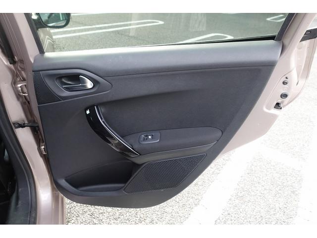 プレミアム ワンオーナー オートライト クルーズコントロール スピードリミッター ETC 純正オーディオ Bluetooth 純正16インチAW 禁煙車(59枚目)
