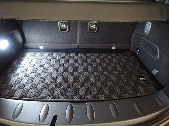 クーパー クラブマン ボンドストリート 特別仕様車 ワンオーナー禁煙 HDDナビ地デジBカメラ Bluetooth レザーダッシュ 黒革 シートヒーター パドルシフト 純正17AW コンチネンタルタイヤ ディーラー整備(38枚目)