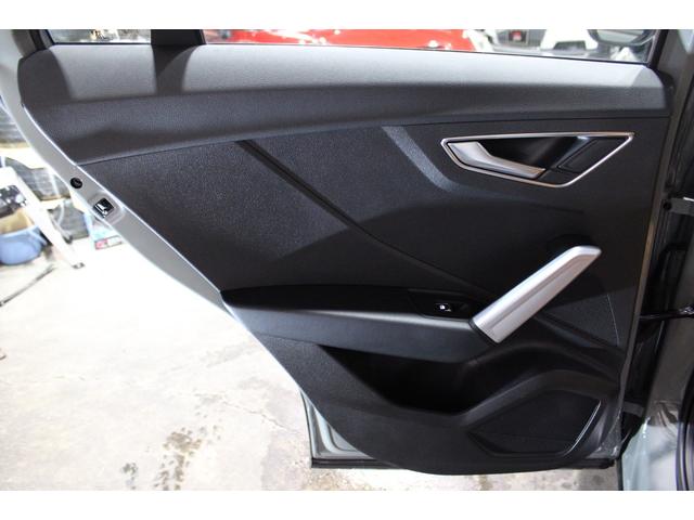 Ｑ２ ハッシュタグ　ブラックスタイリング　禁煙　クワンタムグレー　バーチャルＣ　Ａｕｄｉプレセンス　ＡＣＣ　衝突軽減　レーンＡ　ＭＭＩナビ地デジＢカメラ　ＣＡＲＰＬＡＹ　電動バックドア　革調シートカバー　ＲＳタイプ新品１９ＡＷ　新品タイヤ（36枚目）