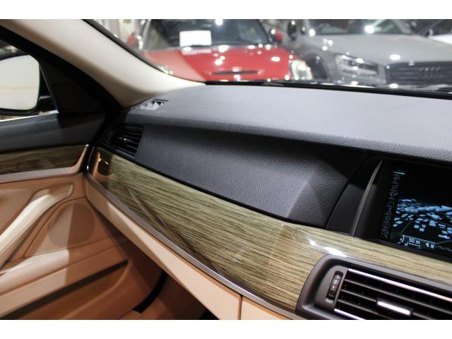 5シリーズ 523dツーリング モダン 後期型 後期専用マルチ液晶メーター ホワイトインテリア インテリジェントS 衝突軽減 レーンA ナビ地デジBカメラ クルコン 電動バックドア リアモニター アルピナタイプ新品21AW 新品タイヤ(14枚目)