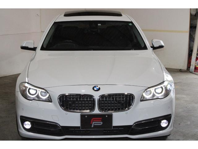 5シリーズ 523iラグジュアリー 後期型 インテリジェントS ACC 衝突軽減 レーンA サンルーフ ダコタブラックレザー アルピンホワイト 純正ナビ地デジBカメラ コンフォートA 純正18AW ピレリタイヤ ディーラー整備(7枚目)