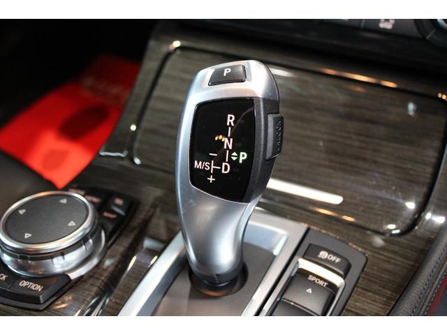 5シリーズ 523iラグジュアリー 後期型 インテリジェントS ACC 衝突軽減 レーンA サンルーフ ダコタブラックレザー アルピンホワイト 純正ナビ地デジBカメラ コンフォートA 純正18AW ピレリタイヤ ディーラー整備(13枚目)