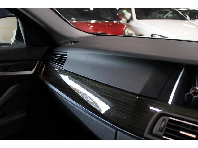 5シリーズ 523iラグジュアリー 後期型 インテリジェントS ACC 衝突軽減 レーンA サンルーフ ダコタブラックレザー アルピンホワイト 純正ナビ地デジBカメラ コンフォートA 純正18AW ピレリタイヤ ディーラー整備(14枚目)