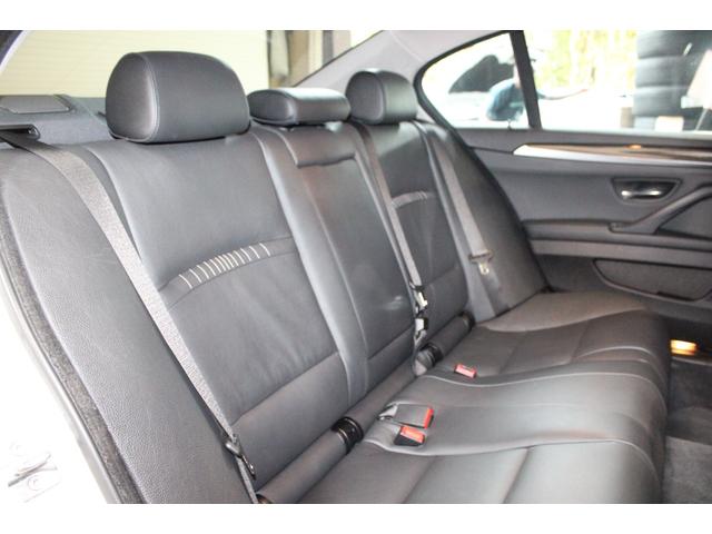 5シリーズ 523iラグジュアリー 後期型 インテリジェントS ACC 衝突軽減 レーンA サンルーフ ダコタブラックレザー アルピンホワイト 純正ナビ地デジBカメラ コンフォートA 純正18AW ピレリタイヤ ディーラー整備(16枚目)