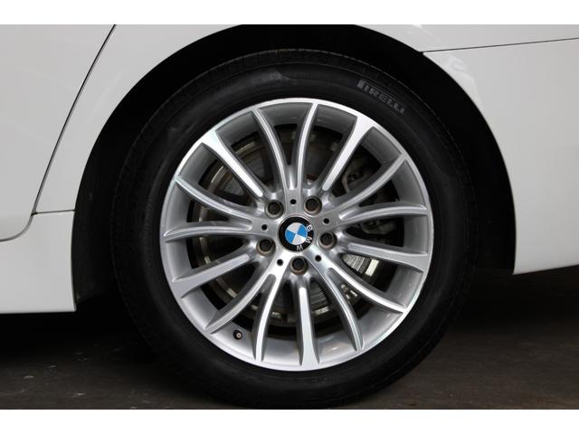 5シリーズ 523iラグジュアリー 後期型 インテリジェントS ACC 衝突軽減 レーンA サンルーフ ダコタブラックレザー アルピンホワイト 純正ナビ地デジBカメラ コンフォートA 純正18AW ピレリタイヤ ディーラー整備(18枚目)