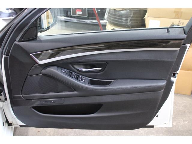 5シリーズ 523iラグジュアリー 後期型 インテリジェントS ACC 衝突軽減 レーンA サンルーフ ダコタブラックレザー アルピンホワイト 純正ナビ地デジBカメラ コンフォートA 純正18AW ピレリタイヤ ディーラー整備(25枚目)