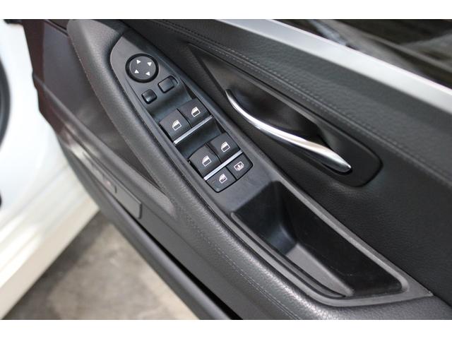 5シリーズ 523iラグジュアリー 後期型 インテリジェントS ACC 衝突軽減 レーンA サンルーフ ダコタブラックレザー アルピンホワイト 純正ナビ地デジBカメラ コンフォートA 純正18AW ピレリタイヤ ディーラー整備(26枚目)