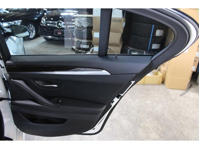 5シリーズ 523iラグジュアリー 後期型 インテリジェントS ACC 衝突軽減 レーンA サンルーフ ダコタブラックレザー アルピンホワイト 純正ナビ地デジBカメラ コンフォートA 純正18AW ピレリタイヤ ディーラー整備(31枚目)