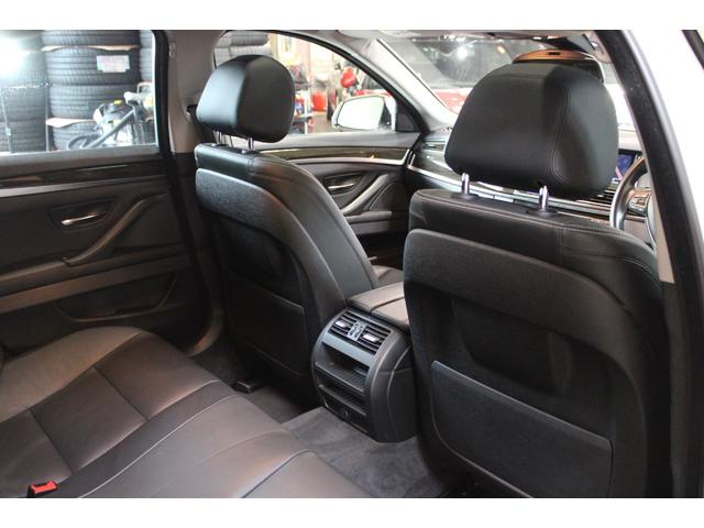 5シリーズ 523iラグジュアリー 後期型 インテリジェントS ACC 衝突軽減 レーンA サンルーフ ダコタブラックレザー アルピンホワイト 純正ナビ地デジBカメラ コンフォートA 純正18AW ピレリタイヤ ディーラー整備(32枚目)