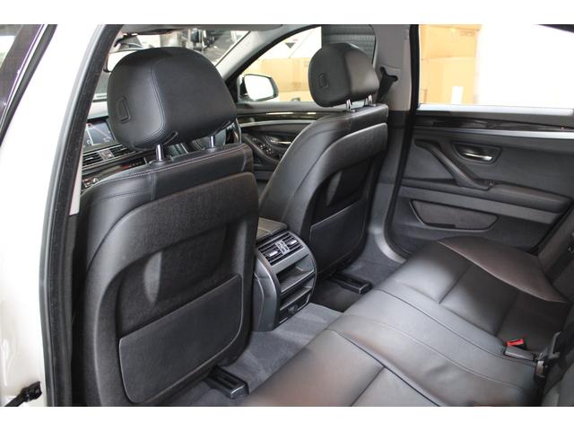 5シリーズ 523iラグジュアリー 後期型 インテリジェントS ACC 衝突軽減 レーンA サンルーフ ダコタブラックレザー アルピンホワイト 純正ナビ地デジBカメラ コンフォートA 純正18AW ピレリタイヤ ディーラー整備(39枚目)