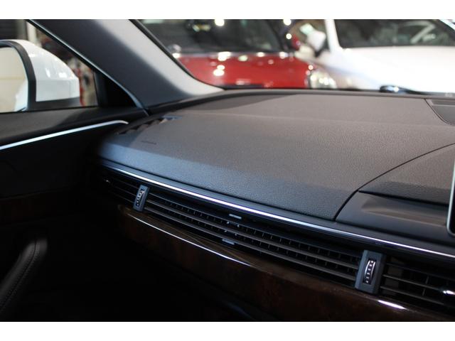 Ａ４アバント ２．０ＴＦＳＩ　ワンオーナー禁煙　新品コンプリート　ＡＣＣ　衝突軽減　レーンＡ　サイドＡ　バーチャルＣ　黒革　マトリクスＬＥＤ　ＣＡＲＰＬＡＹ　ナビ地デジＢカメラ　ＲＳタイプ新品１９ＡＷ　新品タイヤ　新品サスキット（14枚目）