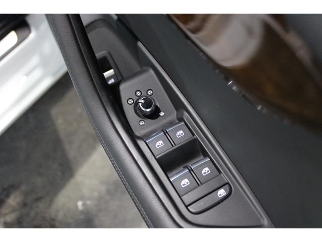 Ａ４アバント ２．０ＴＦＳＩ　ワンオーナー禁煙　新品コンプリート　ＡＣＣ　衝突軽減　レーンＡ　サイドＡ　バーチャルＣ　黒革　マトリクスＬＥＤ　ＣＡＲＰＬＡＹ　ナビ地デジＢカメラ　ＲＳタイプ新品１９ＡＷ　新品タイヤ　新品サスキット（27枚目）